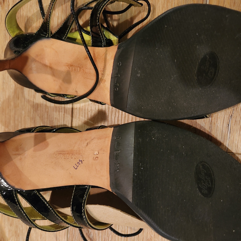 Manolo Blahnik Black and Green Heels with Stiletto and Strappy Design - Picture 11 of 13